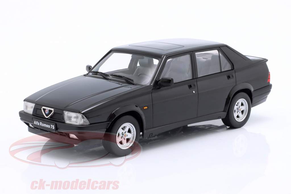 Alfa Romeo 75 建设年份 1991 黑色的 1:18 Triple9