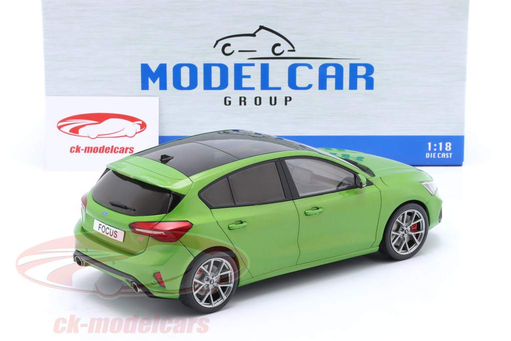 Ford Focus ST 建設年 2022 緑 メタリック 1:18 ModelCar Group