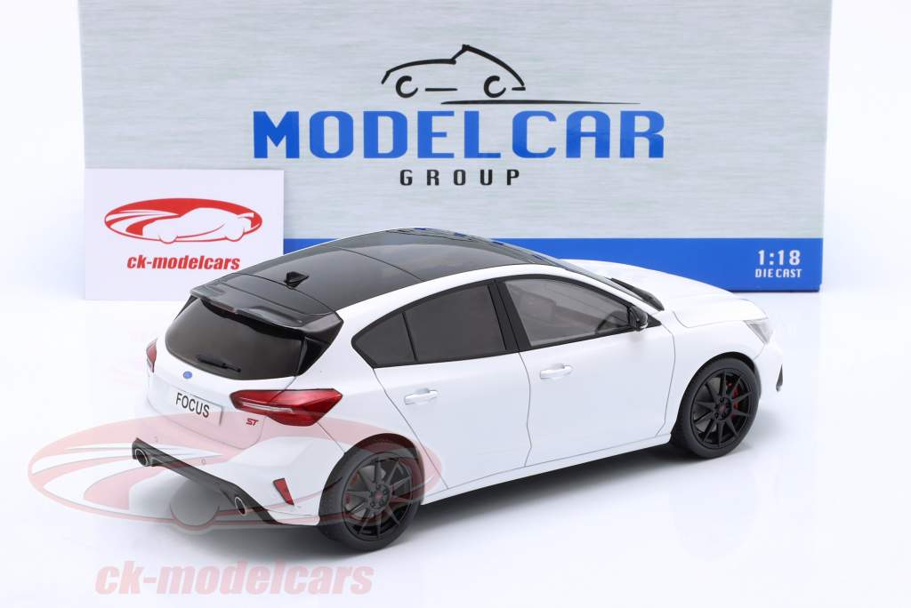 Ford Focus ST Ano de construção 2022 branco 1:18 ModelCar Group