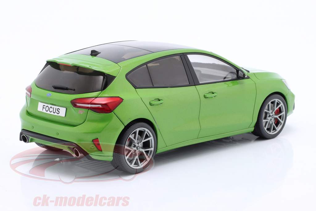 Ford Focus ST Ano de construção 2022 verde metálico 1:18 ModelCar Group
