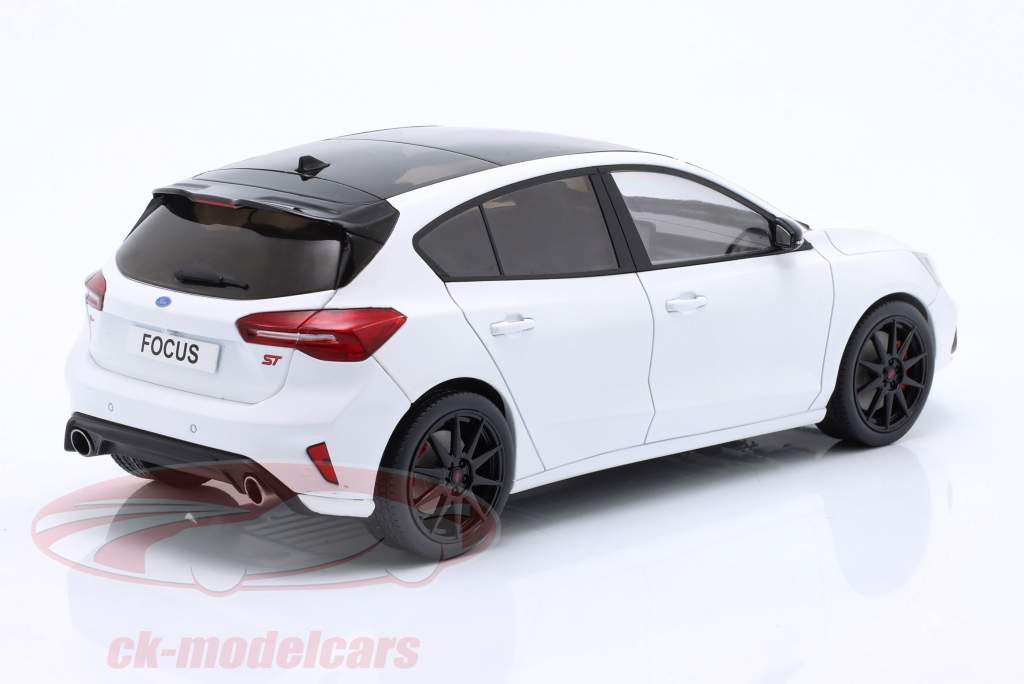Ford Focus ST Ano de construção 2022 branco 1:18 ModelCar Group