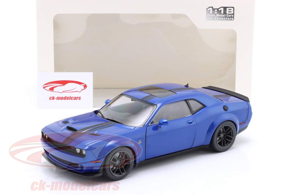 Dodge Challenger R/T Scat Pack Widebody 2023 azul 1:18 Solido