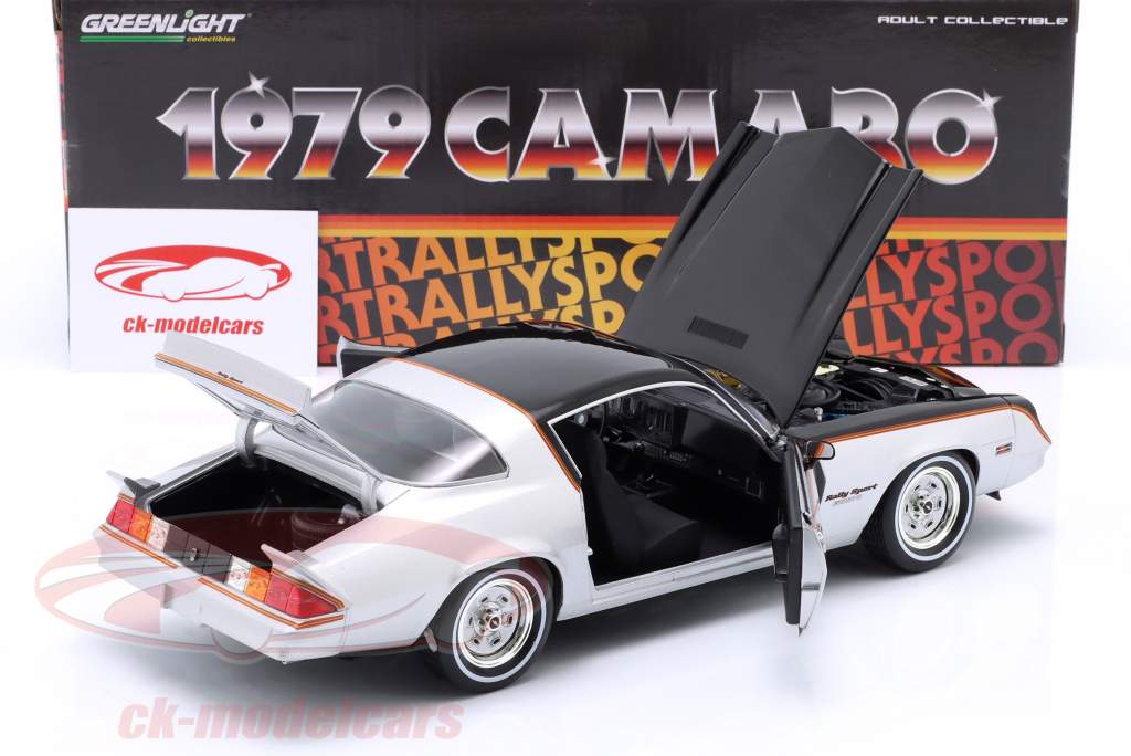 Chevrolet Camaro Rally Sport Baujahr 1979 silber / schwarz 1:18 Greenlight