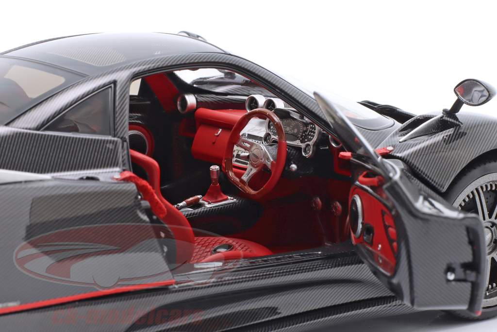 Pagani Zonda F Année de construction 2005 brillant carbone noir 1:18 Almost Real