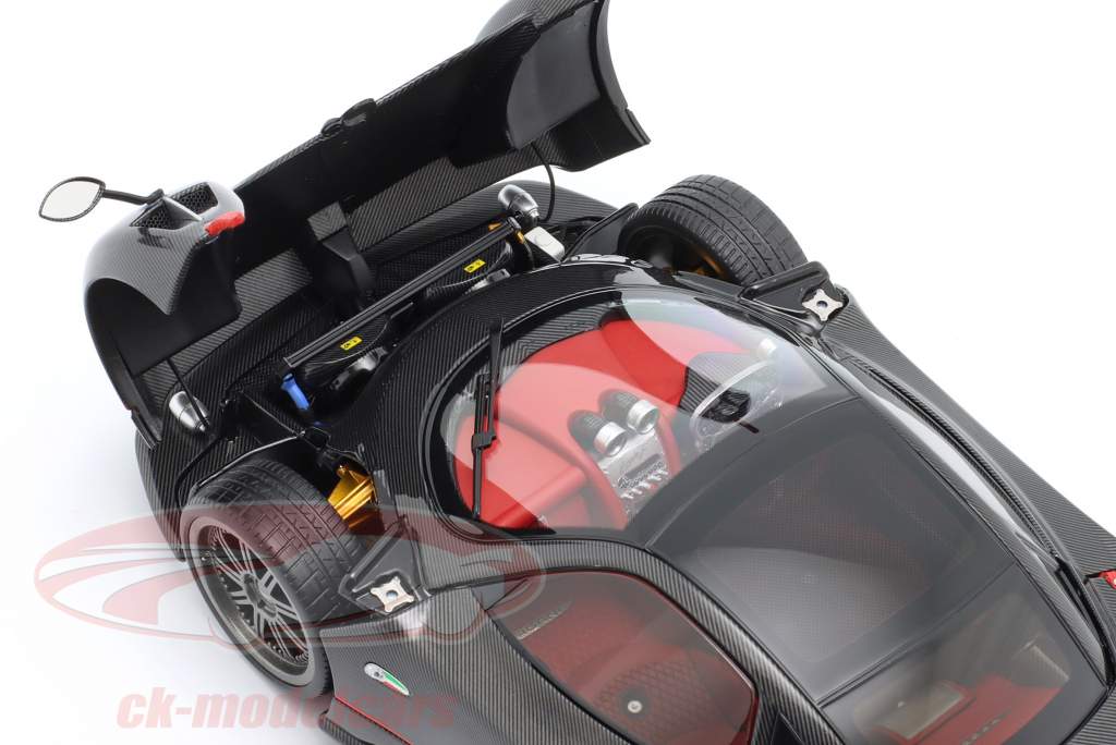 Pagani Zonda F Année de construction 2005 brillant carbone noir 1:18 Almost Real
