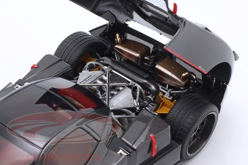 Pagani Zonda F Année de construction 2005 brillant carbone noir 1:18 Almost Real