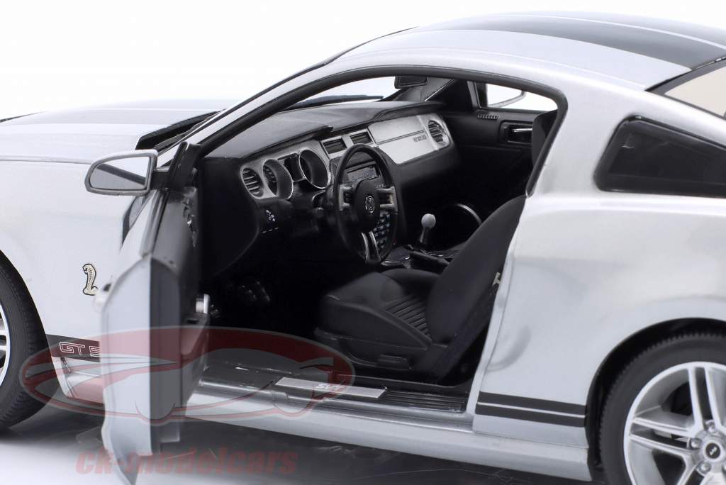 Shelby Cobra GT500 year 2011 silver / black 1:18 Greenlight