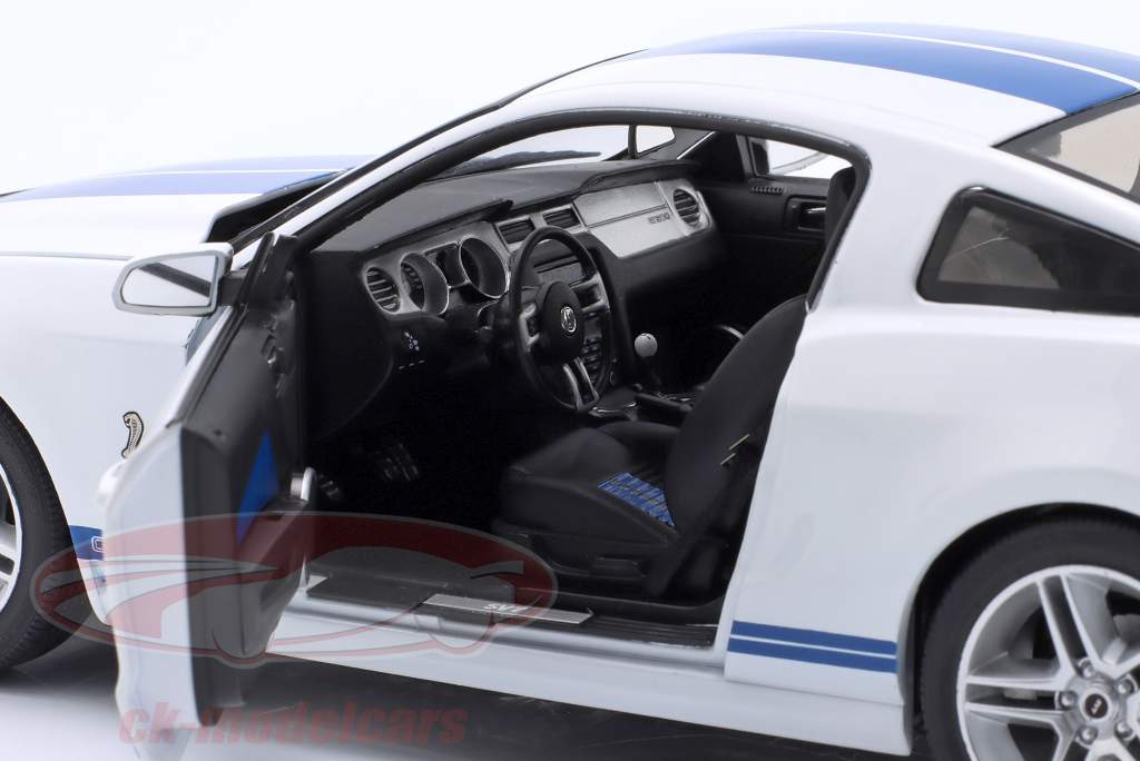 Shelby Cobra GT500 Baujahr 2011 weiß / blau 1:18 Greenlight