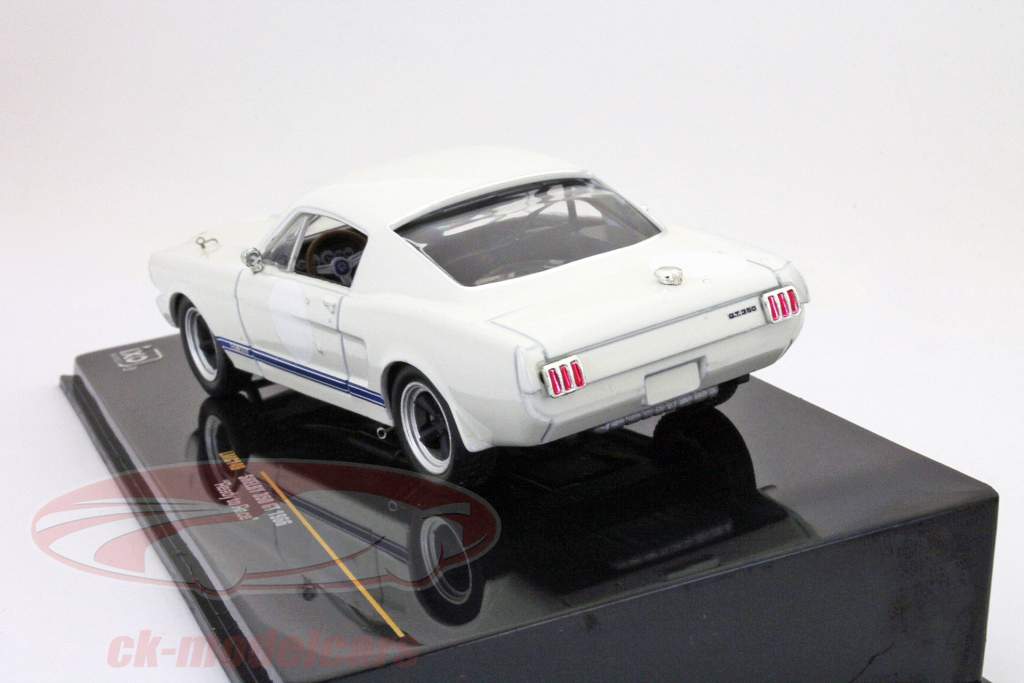 谢尔比GT 350准备好参加比赛年份1966白/白1:43 IXO