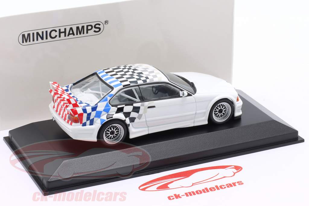 BMW M3 (E36) GTR Baujahr 1993 weiß / Motorsport-Design 1:43 Minichamps