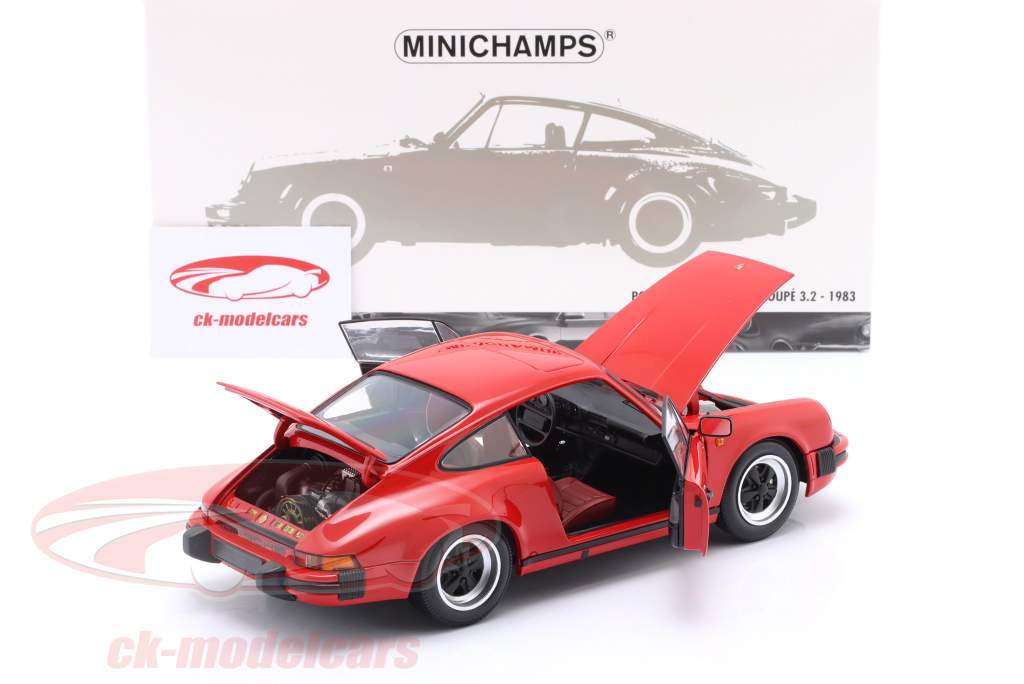 Minichamps 1:18 Porsche 911 Carrera Coupe 3.2 建設年 1983 赤