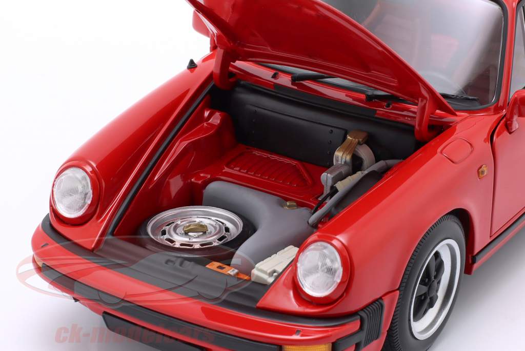 Porsche 911 Carrera Coupe 3.2 Byggeår 1983 rød 1:18 Minichamps