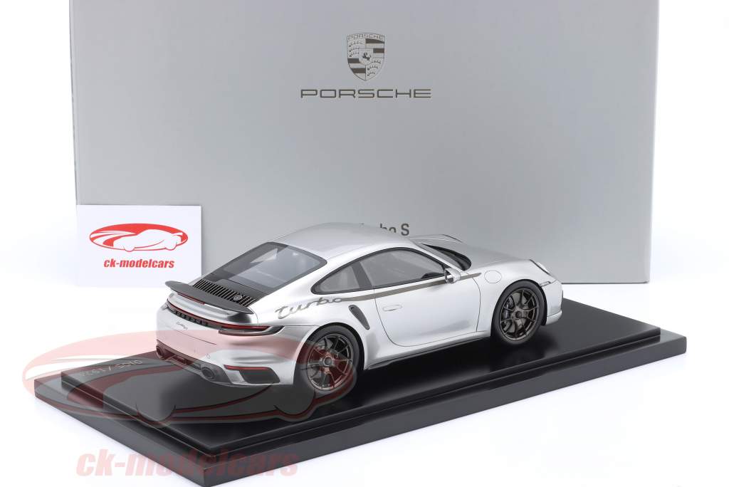 Porsche 911 (992) Turbo S 50 Anni Porsche Argento GT metallizzato 1:18 Spark