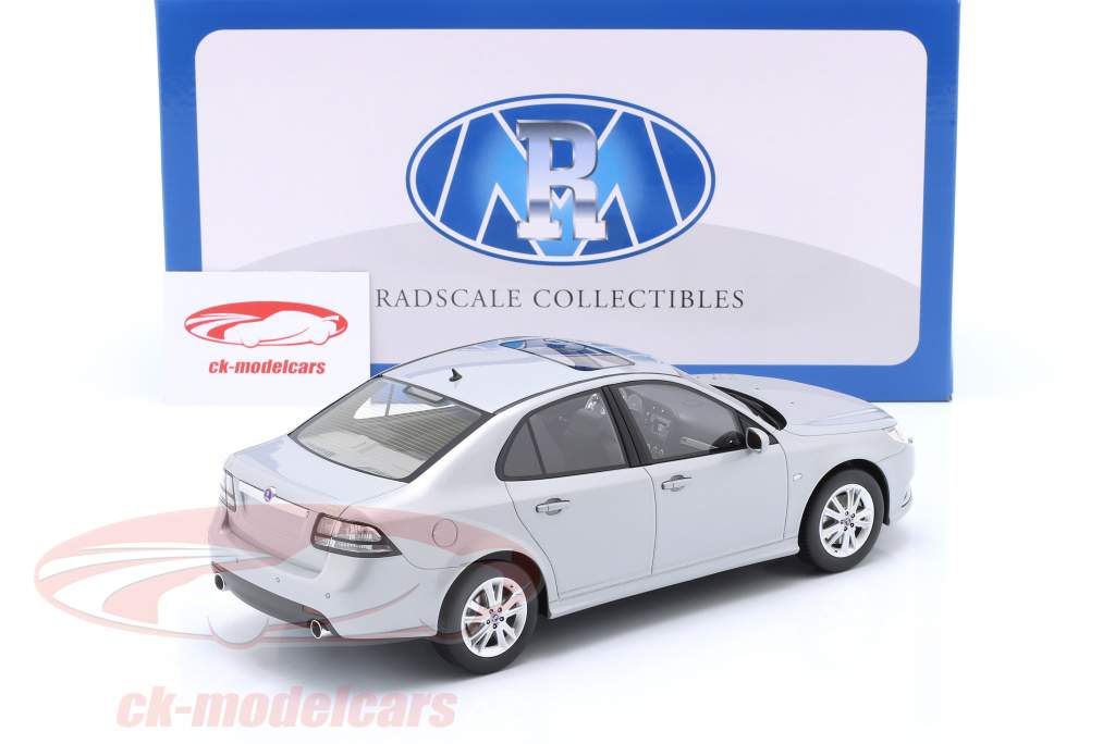 Saab 9-3 Aero Sedan Byggeår 2008 sølv 1:18 Radscale Models