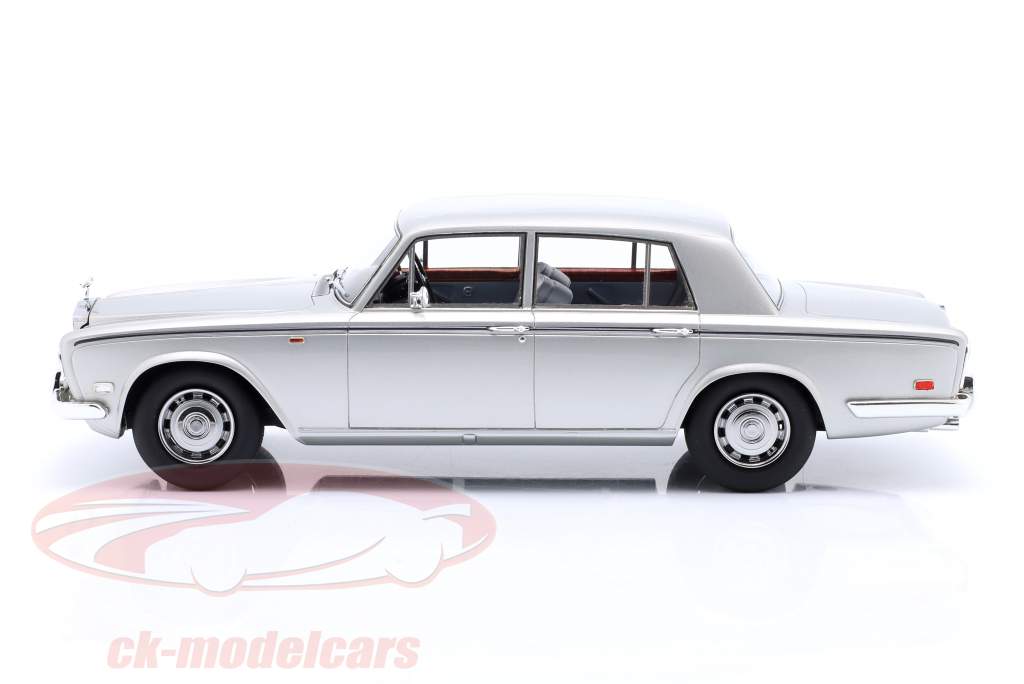 Rolls Royce Silver Shadow year 1975 silver metallic 1:18 Cult Scale
