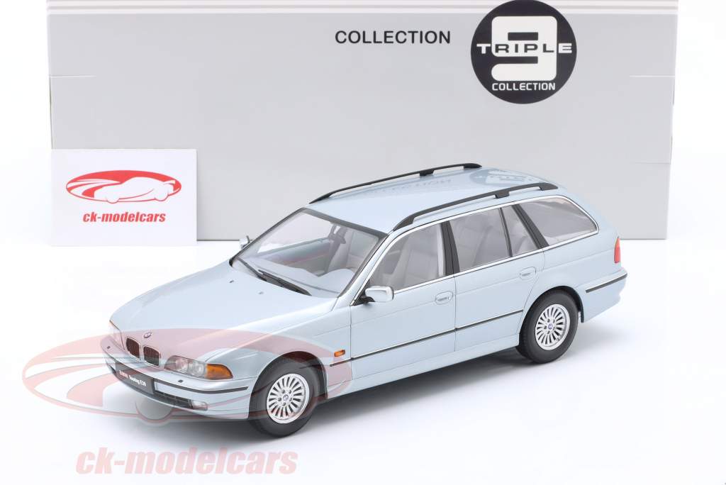BMW 5 Series Touring (E39) Bouwjaar 1998 arctisch zilver metalen 1:18 Triple9