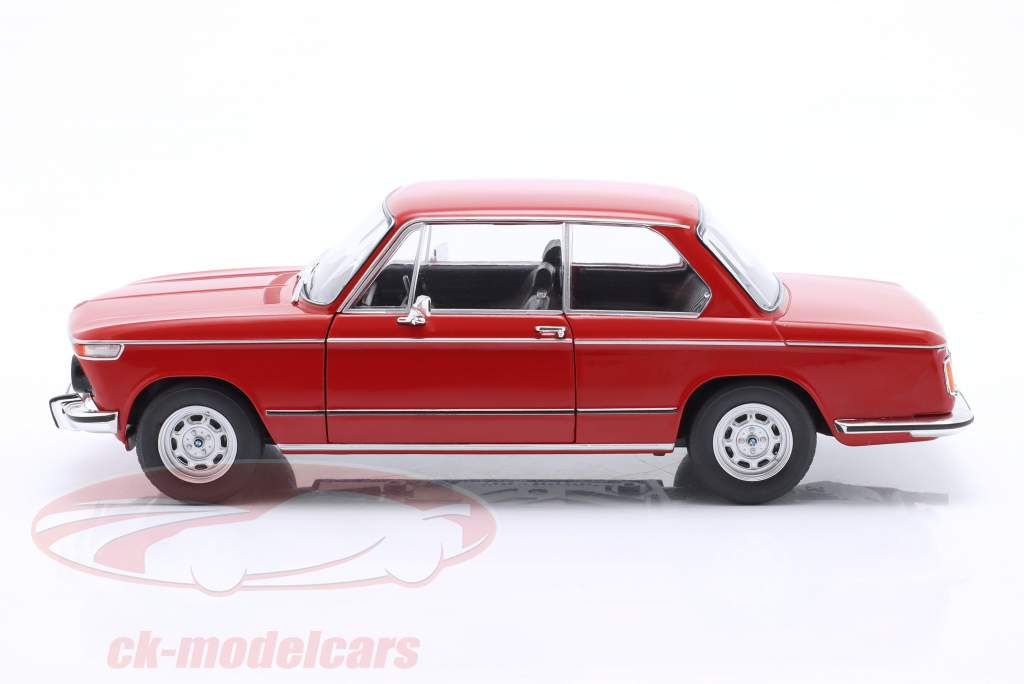 BMW 1602 建設年 1971 赤 1:18 Solido