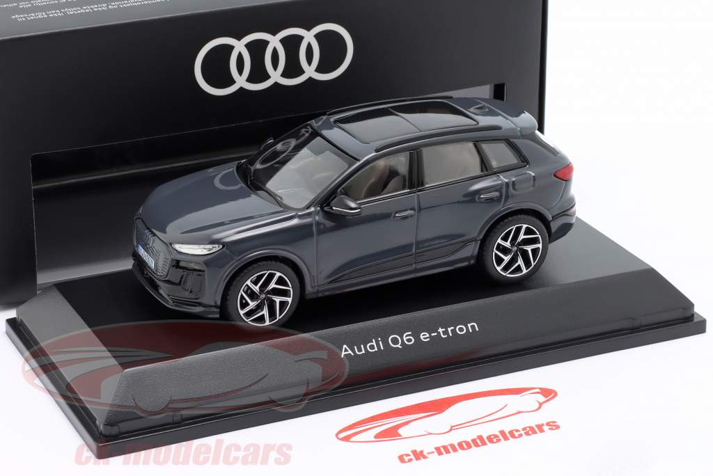 Audi Q6 e-tron マグネットグレー 1:43 Spark