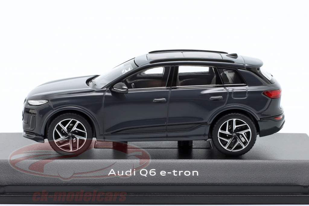 Audi Q6 e-tron マグネットグレー 1:43 Spark