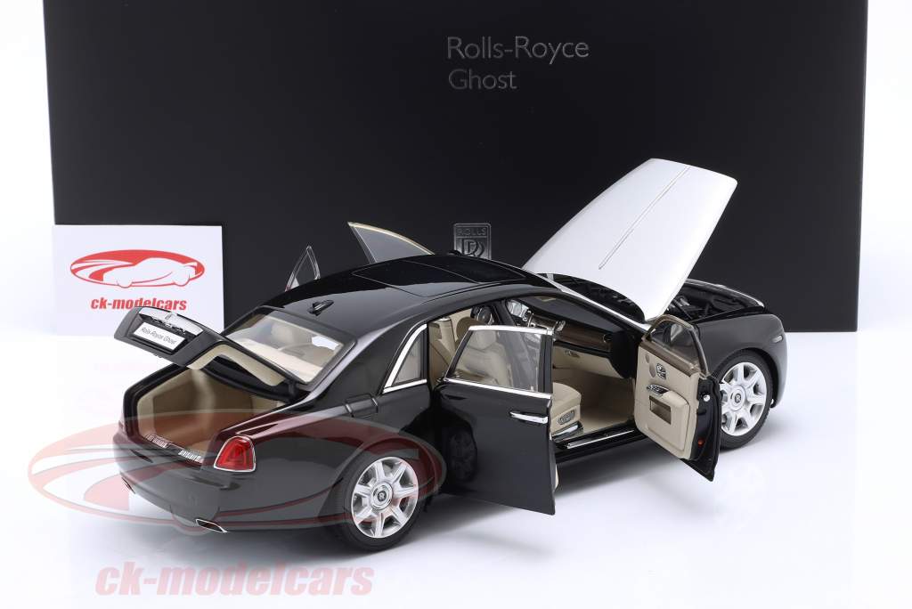 Rolls Royce Ghost Año de construcción 2011 negro / plata 1:18 Kyosho