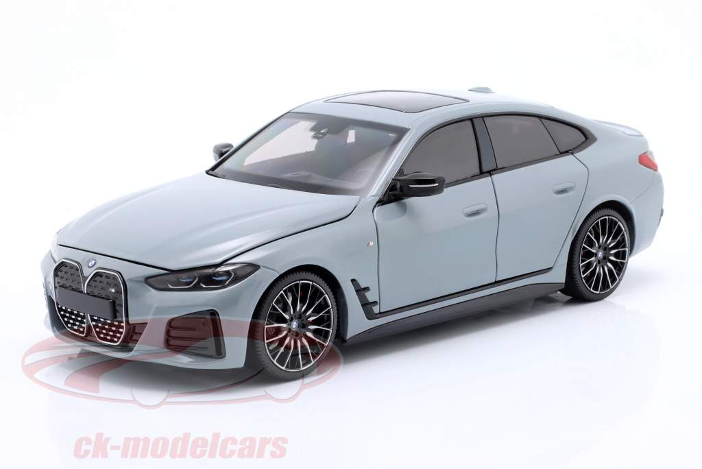 BMW i4 M50 Año de construcción 2022 gris metálico 1:18 Minichamps