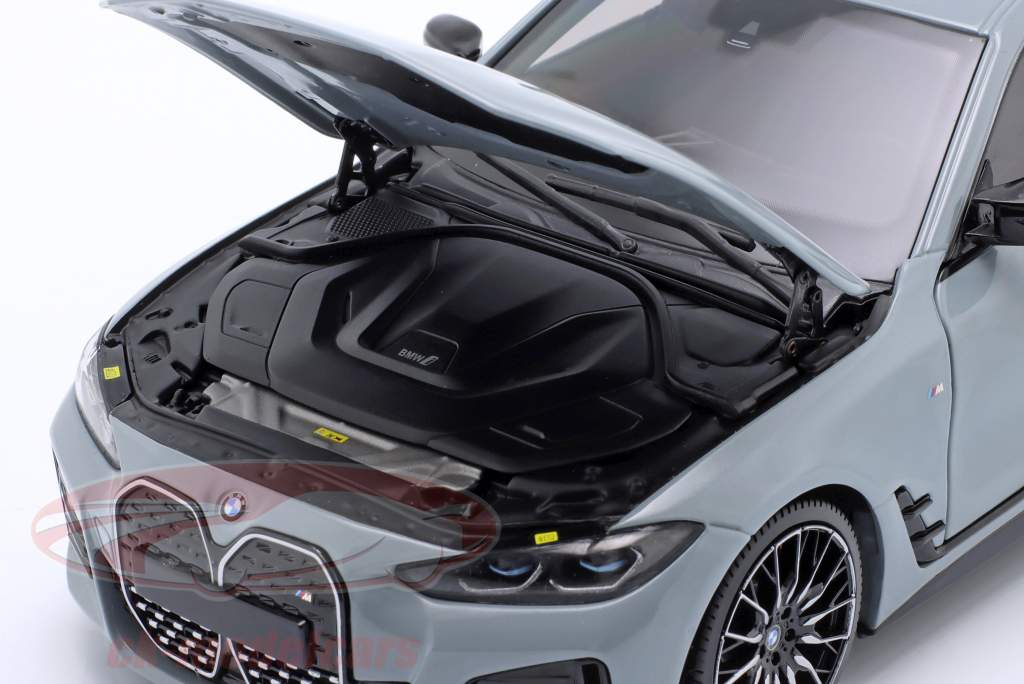BMW i4 M50 Año de construcción 2022 gris metálico 1:18 Minichamps
