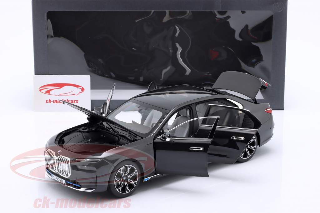 Minichamps 1:18 BMW i7 Limousine (G70) 建設年 2023