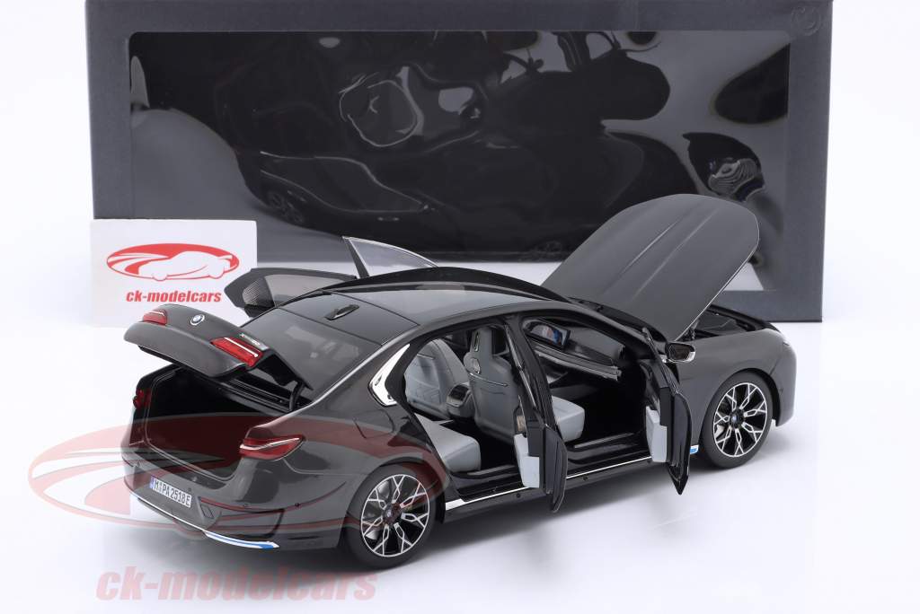 Minichamps 1:18 BMW i7 Limousine (G70) 建設年 2023