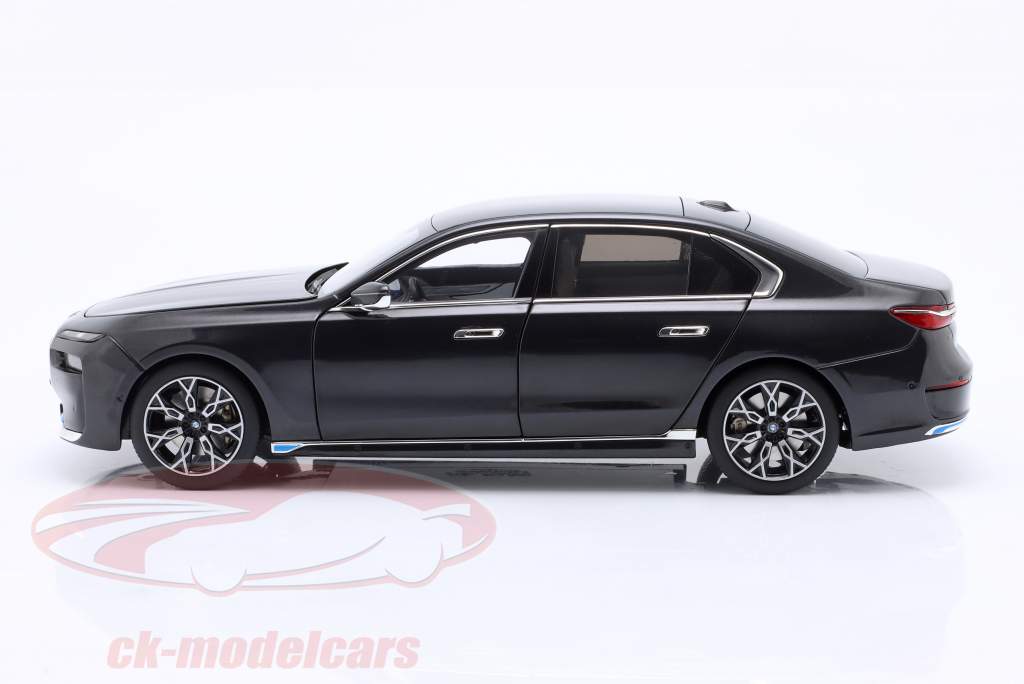 BMW i7 Limousine (G70) Baujahr 2023 sophistograu 1:18 Minichamps