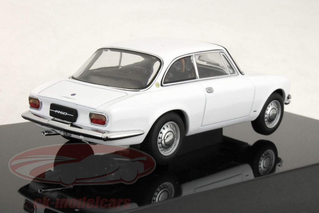 Alfa Romeo 1750 1/18 AUTOart 白 AUTOart Millennium 1967 Alfa Romeo 1750 1/18 Scale Model