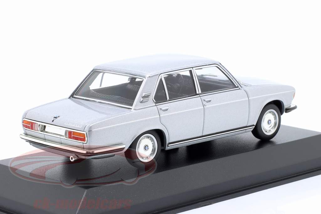 BMW 2500 (E3) Ano de construção 1968 prata 1:43 Minichamps