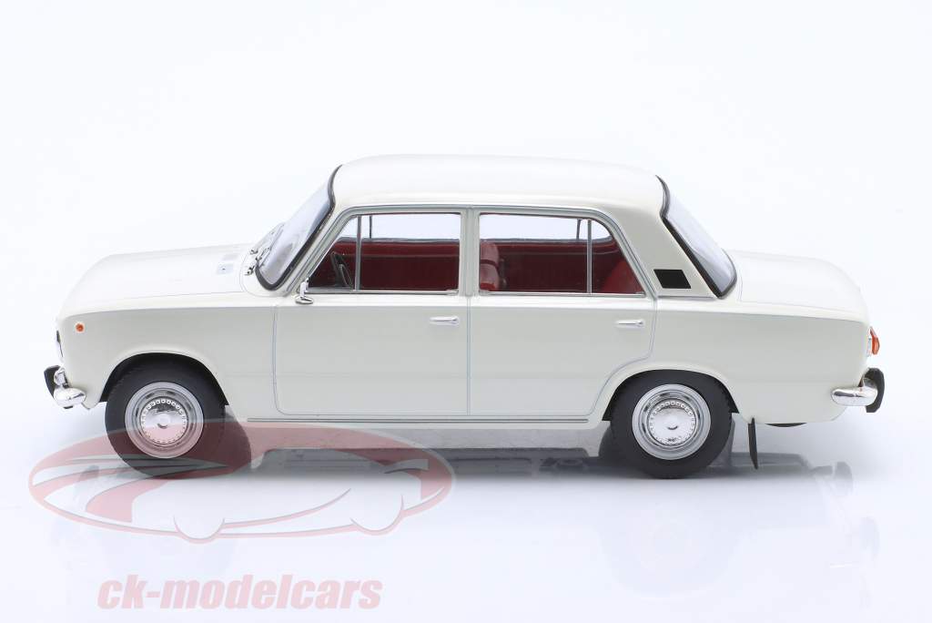 Fiat 124 Byggeår 1970 hvid 1:24 WhiteBox