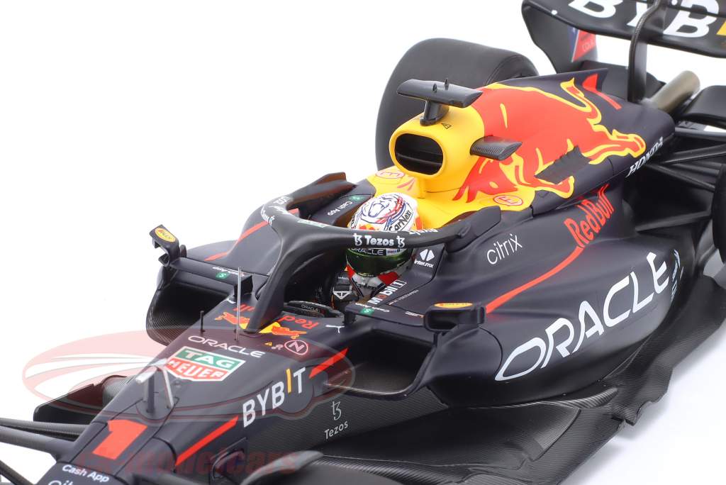Max Verstappen Red Bull RB18 #1 winnaar VS GP formule 1 Wereldkampioen 2022 1:18 Minichamps