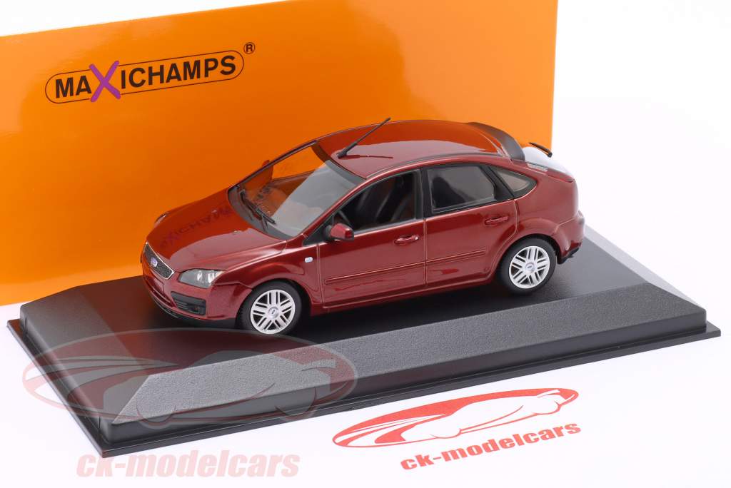 Ford Focus Bouwjaar 2004 donker rood metalen 1:43 Minichamps
