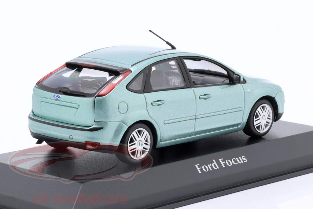 Ford Focus Byggeår 2004 lyseblå metallisk 1:43 Minichamps