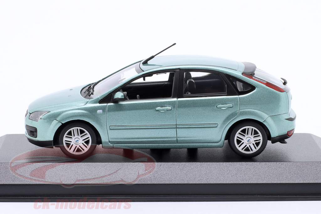 Ford Focus Byggeår 2004 lyseblå metallisk 1:43 Minichamps