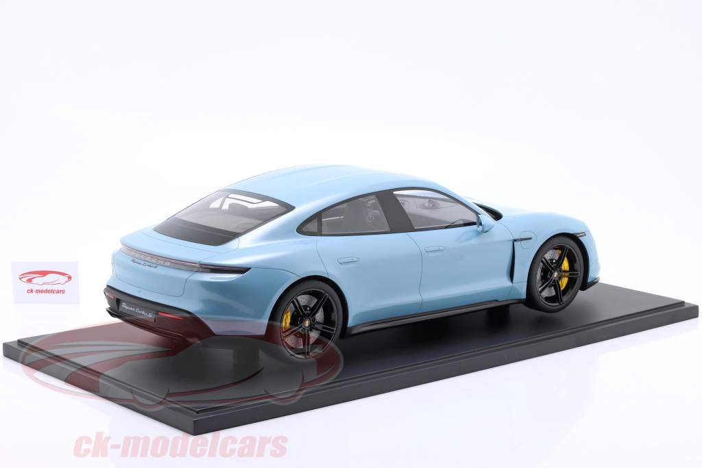 Porsche Taycan Turbo S Année de construction 2020 bleu gelé métallique 1:8 Minichamps