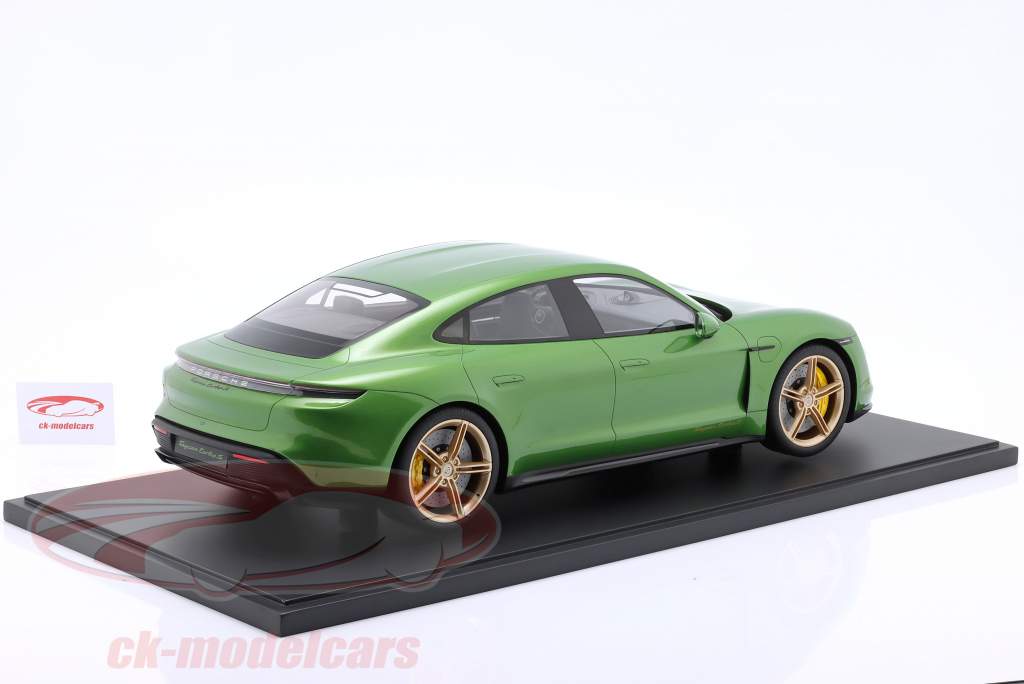 Porsche Taycan Turbo S Baujahr 2020 mambagrün metallic 1:8 Minichamps