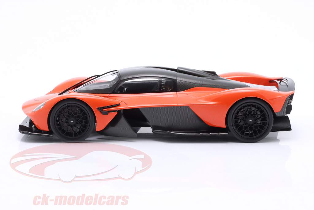 Aston Martin Valkyrie año de construcción 2021 naranja cosmos 1:18 Schuco