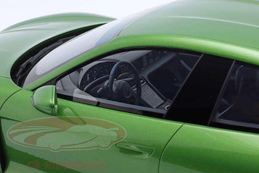 Porsche Taycan Turbo S 建造年份 2020 曼巴绿 金属的 1:8 Minichamps