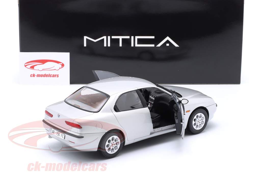 Alfa Romeo 156 2.0 Twin Spark Anno di costruzione 1997 argento metallico 1:18 Mitica
