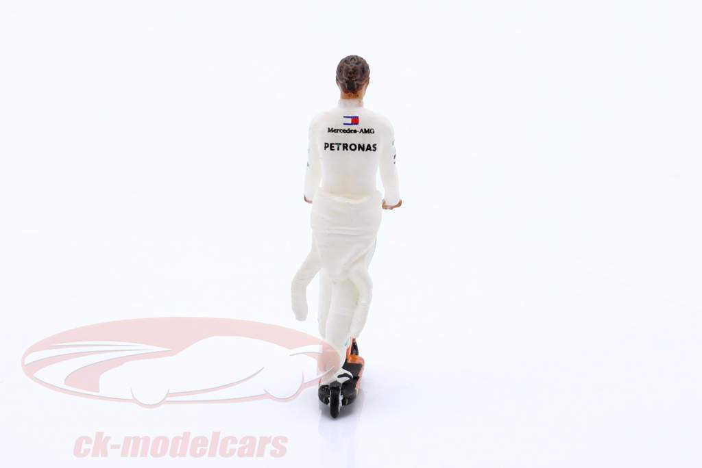 Lewis Hamilton Vleet Scooters figuur 1:43 Cartrix