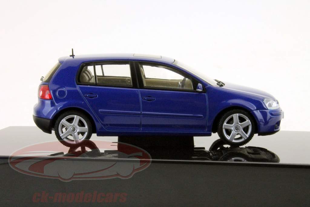 大众大众高尔夫V模型2005蓝色金属1:43 AUTOA​​RT