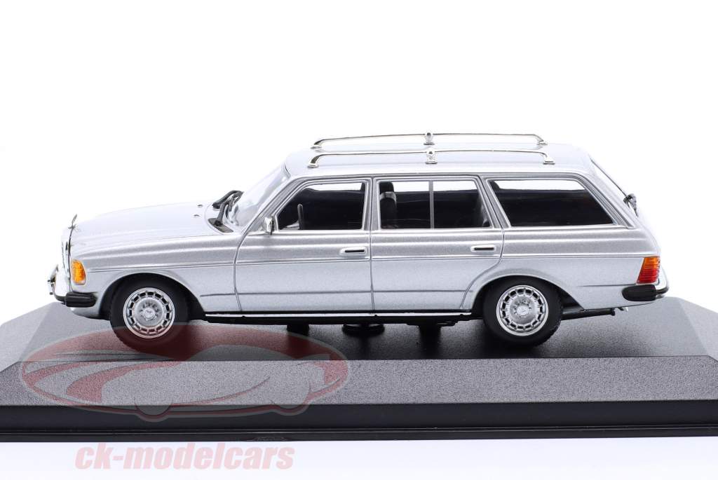Mercedes-Benz 230TE (S123) Baujahr 1982 silber 1:43 Minichamps