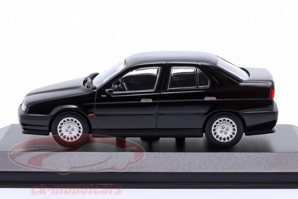 Alfa Romeo 155 Ano de construção 1992 preto 1:43 Minichamps