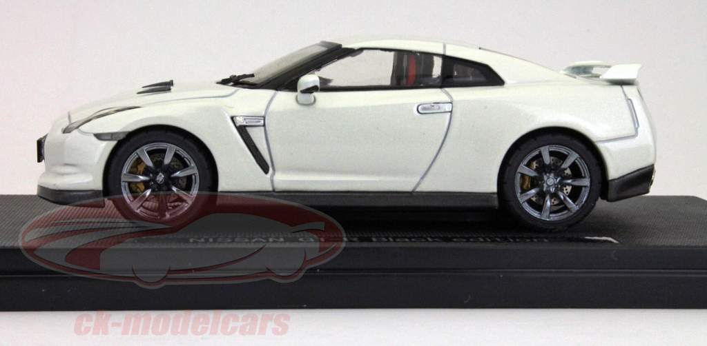 日产GT-R的黑色版2007年白/白1:43 EBBRO