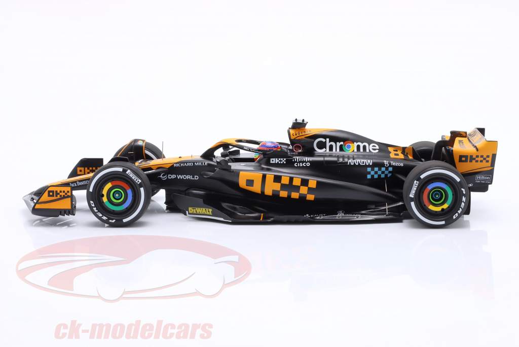 Spark 1:18 Oscar Piastri McLaren MCL60 #81 3rd Japan GP