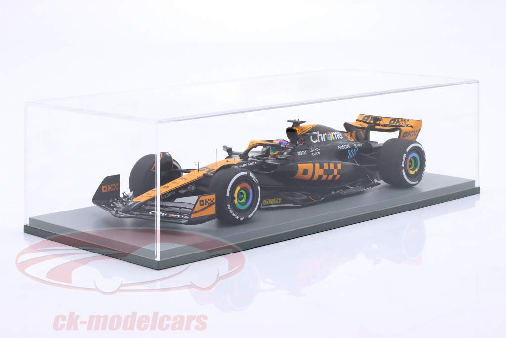 Spark 1:18 Oscar Piastri McLaren MCL60 #81 3rd Japan GP