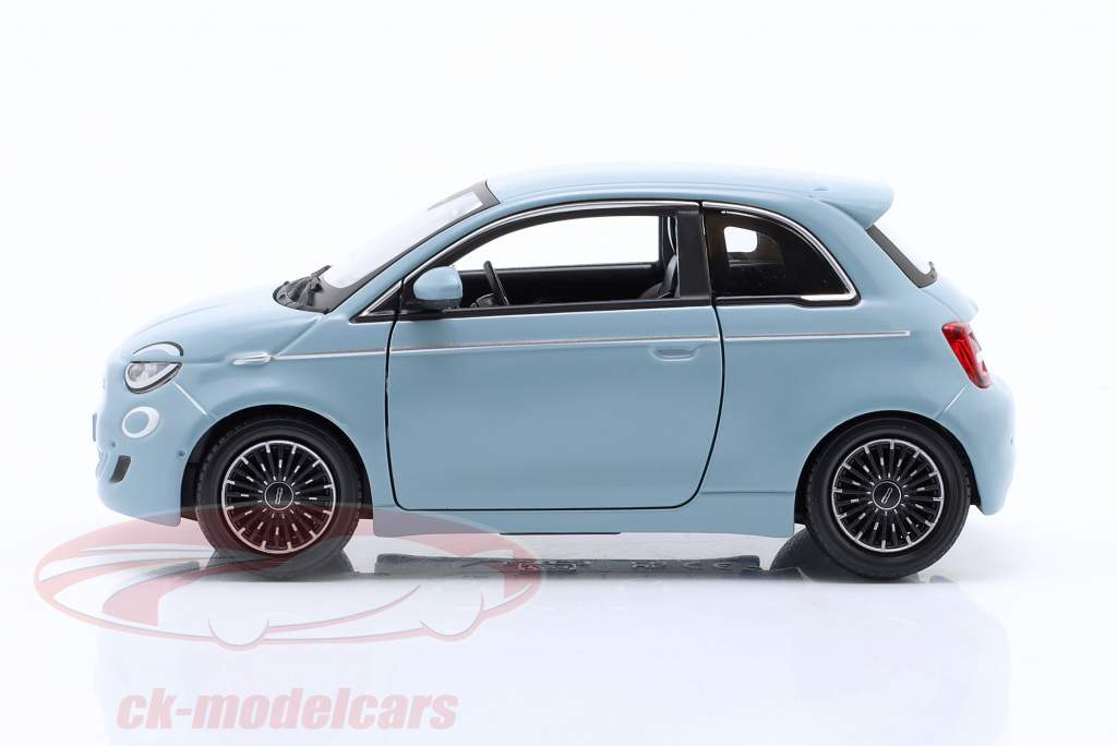 Fiat 500e Année de construction 2023 bleu clair 1:24 Bburago