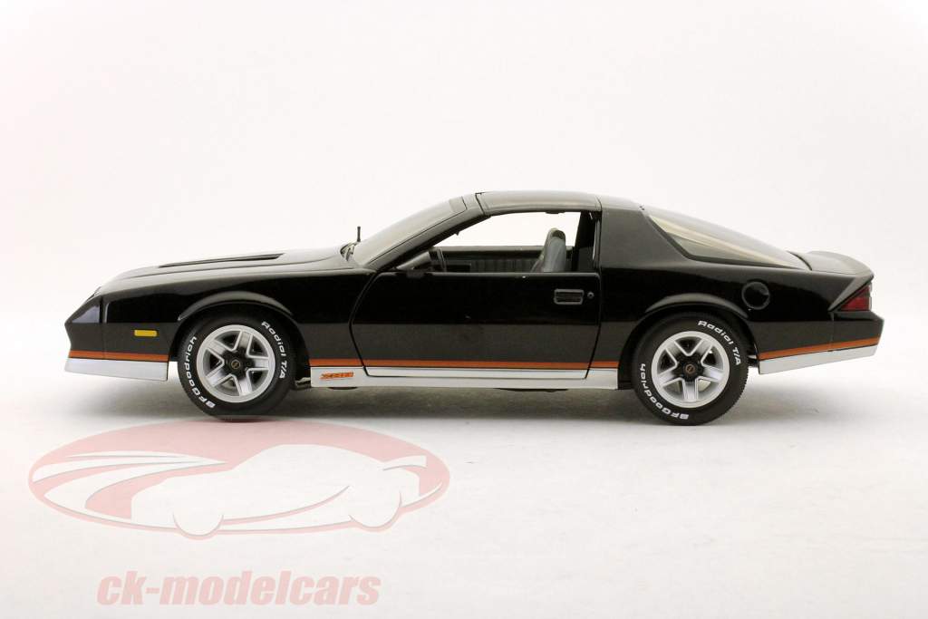 Sun Star Models 1:18 1982黒サンスターに建てシボレーカマロZ